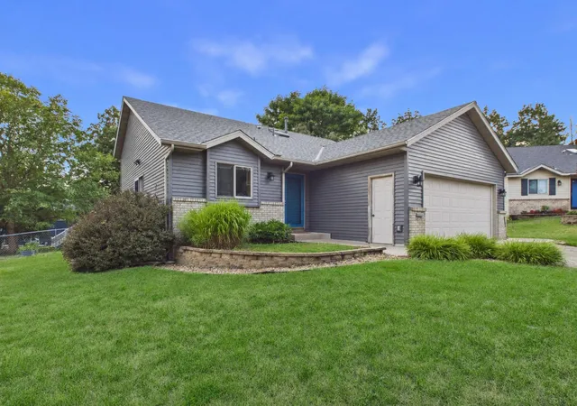 1st image of 1104 Summit Wy, Sauk Rapids, MN 56379 | MLS# 7127556