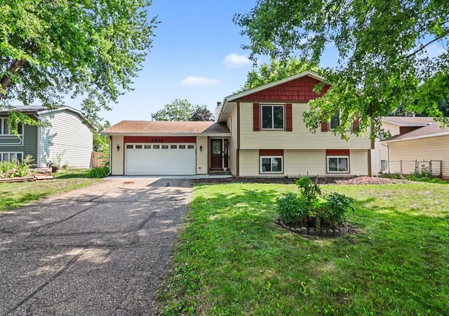 Photo 1 of Single family home for sale at 5675 W 137th Street, Savage, MN 55378 | MLS# 7127580 | Listing updated on 2026-08-31