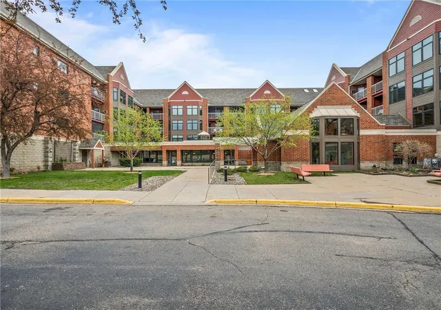Condo for sale at 500 County Rd B W #113, Saint Paul, MN 55113 | MLS# 7127583