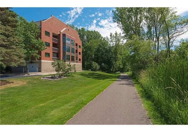 Photo 3 of Condo for sale at 500 County Rd B W #113, Saint Paul, MN 55113 | MLS# 7127583 | Listing updated on 2026-08-17