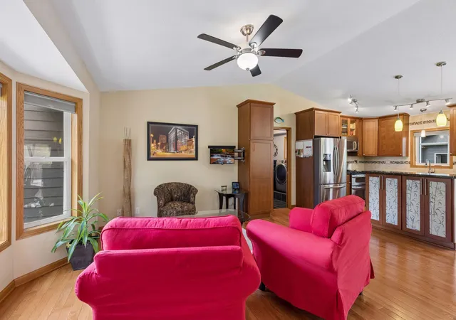 3rd image of 8255 Stillwater Blvd N, Lake Elmo, MN 55042 | MLS# 7127608