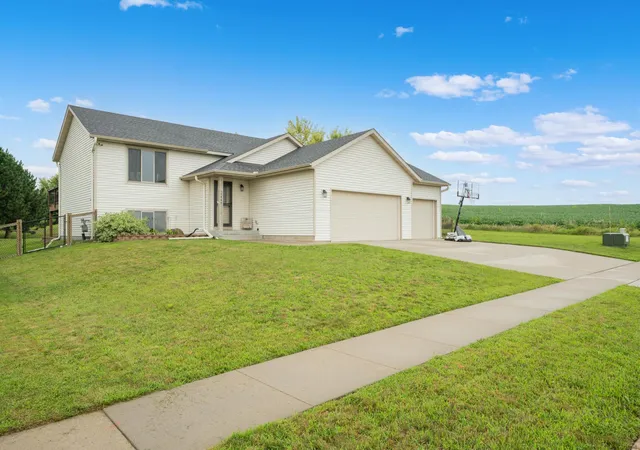 1st image of 1440 Sun Rise Dr Ne, Pine Island, MN 55963 | MLS# 7127615