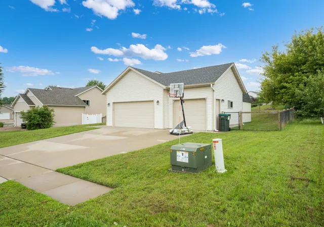 31st image of 1440 Sun Rise Dr Ne, Pine Island, MN 55963 | MLS# 7127615