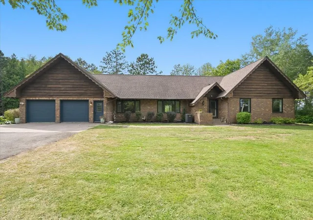 1st image of 16 Heron Dr, Superior, WI 54880 | MLS# 7127618