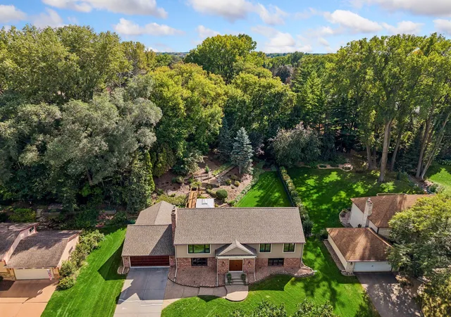 Photo 3 of Sale Pending at 1538 Mccarthy Rd, Saint Paul, MN 55121 | MLS# 7127621 | Listing updated on 2026-10-04