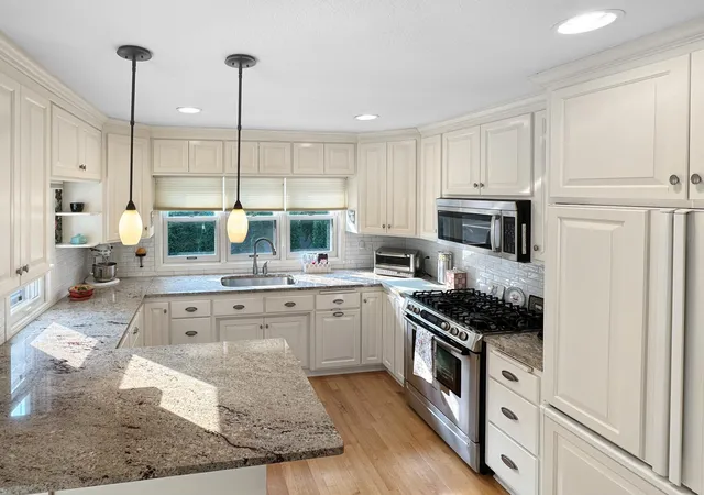 Photo 2 of Single family home for sale at 251 W Lake St, Excelsior, MN 55331 | MLS# 7127625 | Listing updated on 2026-08-25