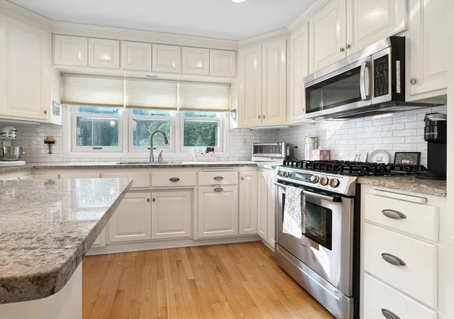 Photo 3 of Single family home for sale at 251 W Lake St, Excelsior, MN 55331 | MLS# 7127625 | Listing updated on 2026-09-20