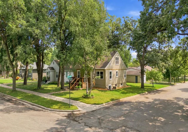 29th image of 323 Sherman St, Detroit Lakes, MN 56501 | MLS# 7127626
