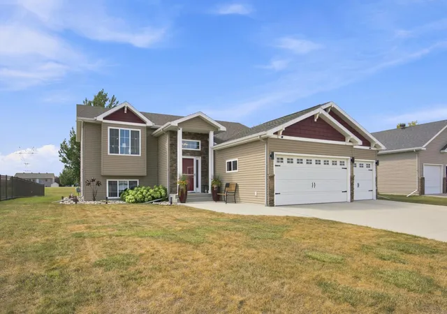 2nd image of 4801 Lavonne Ct S, Fargo, ND 58104 | MLS# 7127634