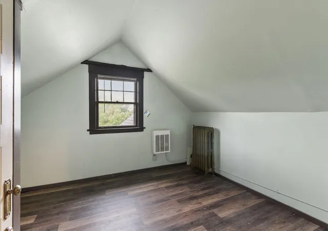Listing Photo 2 - Condo for sale in building located at 1108 W 28th St, Minneapolis, MN 55408 - Unit #