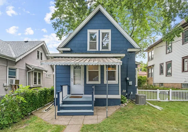 Photo 4 of Single family home for sale at 831 Smith Ave S, Saint Paul, MN 55107 | MLS# 7127636 | Listing updated on 2026-09-03