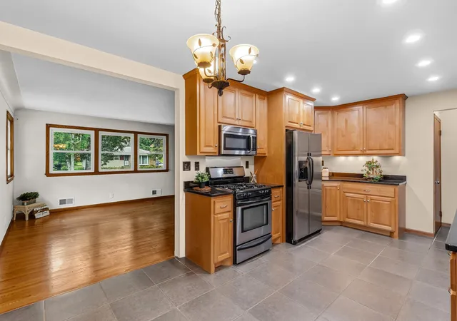 4th image of 1843 Grant Rd, Saint Paul, MN 55112 | MLS# 7127637
