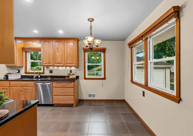 5th image of 1843 Grant Rd, Saint Paul, MN 55112 | MLS# 7127637