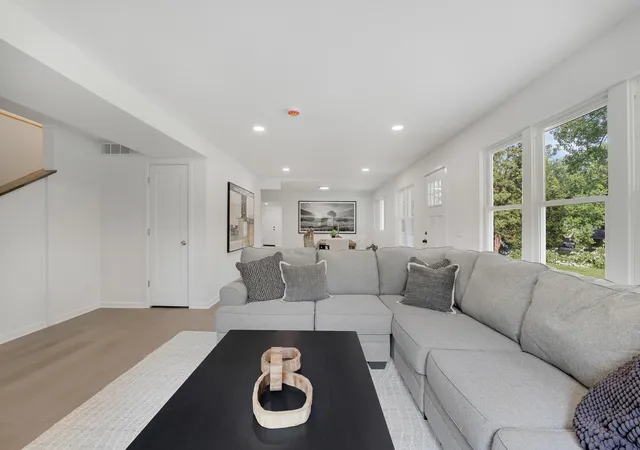 3rd image of 5111 Colonial Dr, Minneapolis, MN 55416 | MLS# 7127644