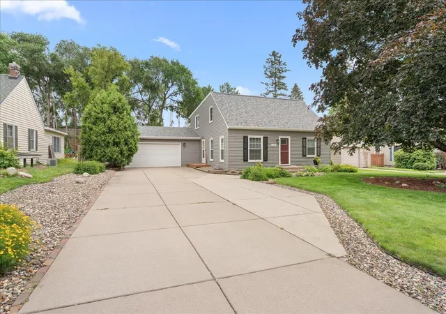 Photo 1 of Single family home for sale at 198 Ferndale St N, Saint Paul, MN 55119 | MLS# 7127645 | Listing updated on 2026-09-29
