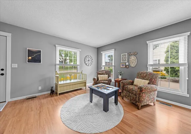 Photo 3 of Single family home for sale at 198 Ferndale St N, Saint Paul, MN 55119 | MLS# 7127645 | Listing updated on 2026-09-29