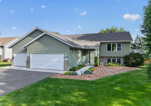 Photo 1 of Single family home for sale at 501 Carter Dr, Northfield, MN 55057 | MLS# 7127655 | Listing updated on 2026-09-17
