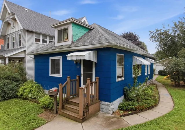 Photo 1 of Single family home for sale at 419 E Broadway St, Winona, MN 55987 | MLS# 7127670 | Listing updated on 2026-08-20