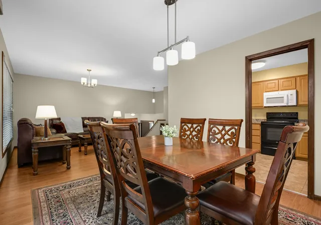 Photo 4 of Sale Pending at 1989 Foxridge Rd, Saint Paul, MN 55119 | MLS# 7127671 | Listing updated on 2026-10-14