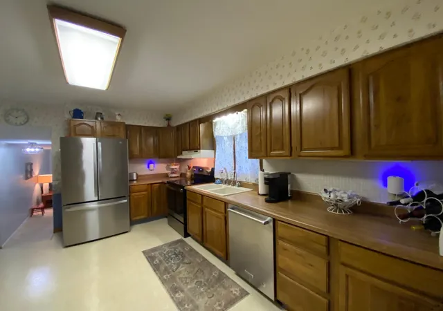 Photo 3 of Single family home for sale at 421 Meredith Rd, Albert Lea, MN 56007 | MLS# 7127684 | Listing updated on 2026-09-21