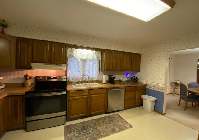 Photo 3 of Single family home for sale at 421 Meredith Rd, Albert Lea, MN 56007 | MLS# 7127684 | Listing updated on 2026-09-21