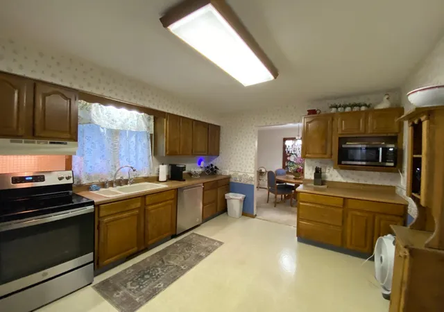 Photo 4 of Single family home for sale at 421 Meredith Rd, Albert Lea, MN 56007 | MLS# 7127684 | Listing updated on 2026-09-21