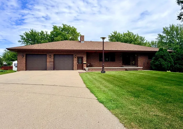 Photo 3 of Single family home for sale at 1604 Birchwood Pl, Worthington, MN 56187 | MLS# 7127688 | Listing updated on 2026-10-08