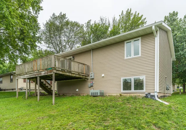 Photo 3 of Single family home for sale at 1208 Crestview Rd, Albert Lea, MN 56007 | MLS# 7127712 | Listing updated on 2026-08-15