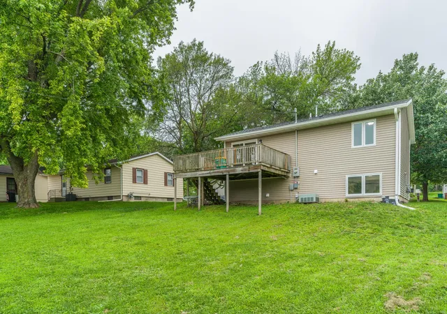 Photo 4 of Single family home for sale at 1208 Crestview Rd, Albert Lea, MN 56007 | MLS# 7127712 | Listing updated on 2026-08-15