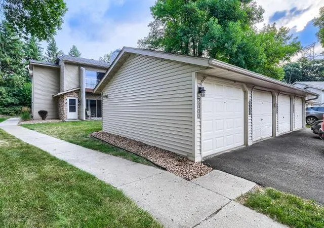 Listing Photo 2 - Condo for sale in building located at 8777 Jasmine Ln, Eden Prairie, MN 55344 - Unit #