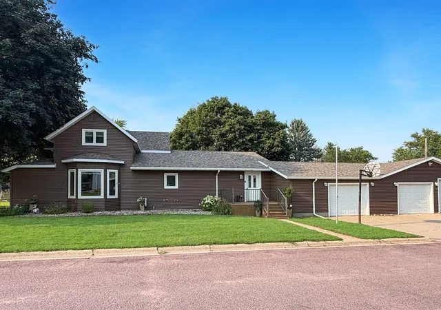 1st image of 509 S Lake St, Sherburn, MN 56171 | MLS# 7127727