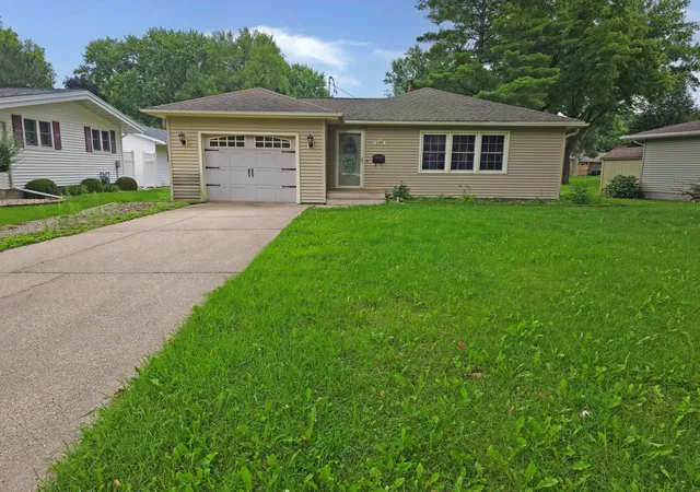 Photo 1 of Single family home for sale at 1109 S Moore St, Blue Earth, MN 56013 | MLS# 7127741 | Listing updated on 2026-08-19