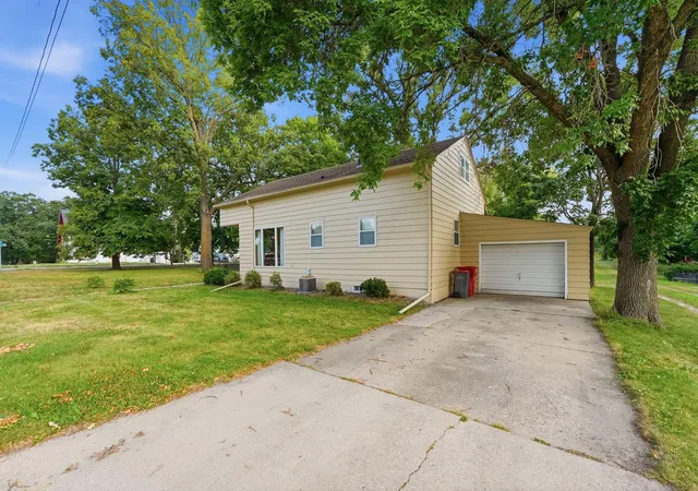 2nd image of 1018 8th Ave E, Alexandria, MN 56308 | MLS# 7127752