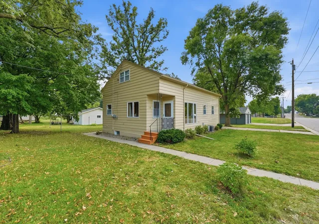 Photo 3 of Single family home for sale at 1018 8th Avenue E, Alexandria, MN 56308 | MLS# 7127752 | Listing updated on 2026-09-22