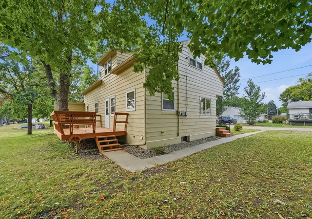 Photo 3 of Single family home for sale at 1018 8th Avenue E, Alexandria, MN 56308 | MLS# 7127752 | Listing updated on 2026-09-22