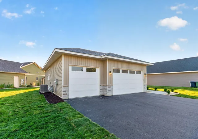 Photo 3 of Single family home for sale at 6667 Cedar Hills Dr, Cannon Falls, MN 55009 | MLS# 7127766 | Listing updated on 2026-10-23