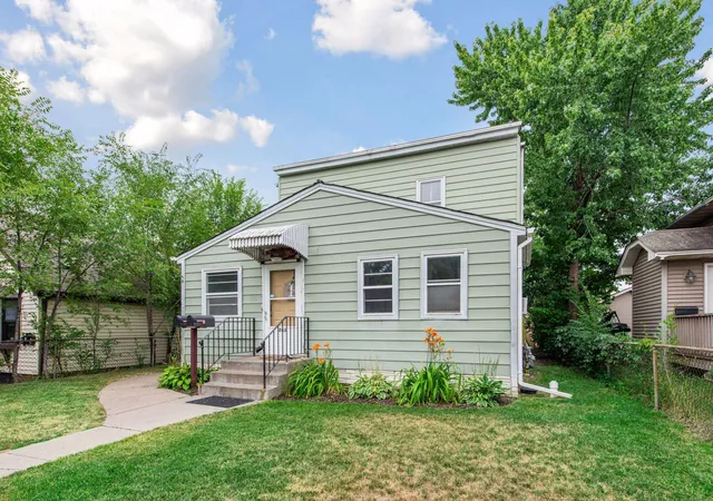 2nd image of 243 Park St W, South Saint Paul, MN 55075 | MLS# 7127784