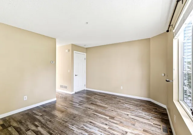 2nd image of 9118 Scarlet Globe Dr, Eden Prairie, MN 55347 | MLS# 7127802