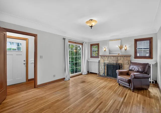 Photo 3 of Sale Pending at 1865 Palace Ave, Saint Paul, MN 55105 | MLS# 7127806 | Listing updated on 2026-10-21