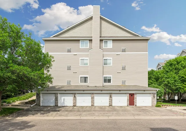 2nd image of 12761 Collegeview Dr, Eden Prairie, MN 55347