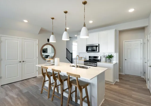 1st image of 4785 Airlake Dr, Saint Paul, MN 55129 | MLS# 7127819