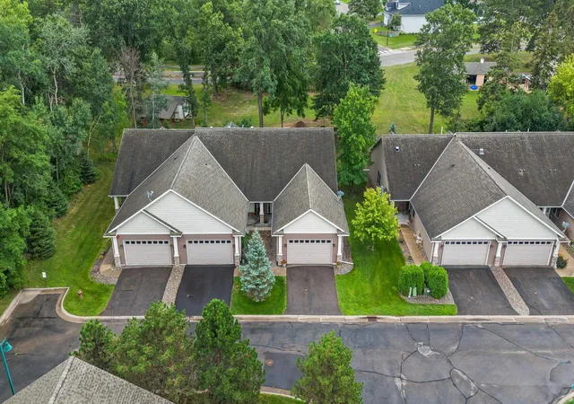 Photo 3 of Single family home for sale at 5845 Oakgreen Ct N, Stillwater, MN 55082 | MLS# 7127828 | Listing updated on 2026-08-19