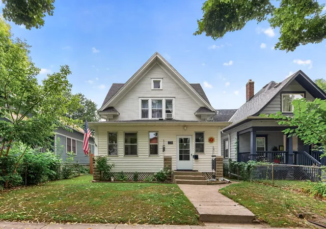 Photo 1 of Sale Pending at 770 Fuller Ave, Saint Paul, MN 55104 | MLS# 7127848 | Listing updated on 2026-08-26