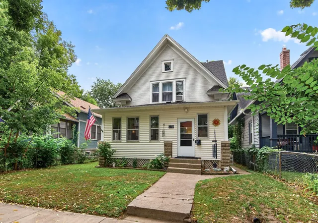 Photo 2 of Sale Pending at 770 Fuller Ave, Saint Paul, MN 55104 | MLS# 7127848 | Listing updated on 2026-08-26