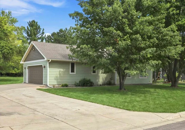 Photo 3 of Single family home for sale at 704 Bean Ave, Mora, MN 55051 | MLS# 7127878 | Listing updated on 2026-09-17