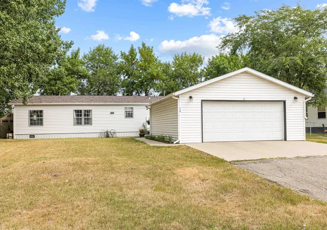 Photo 2 of Sale Pending at 403 11th Avenue Nw, West Fargo, ND 58078 | MLS# 7127894 | Listing updated on 2026-09-01