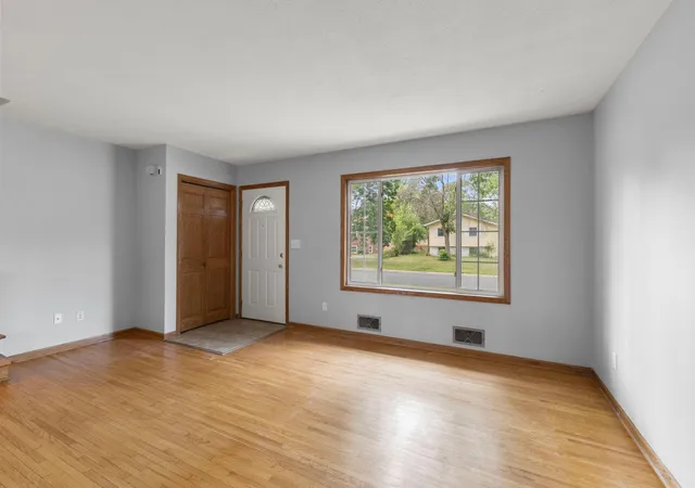 Photo 4 of Single family home for sale at 3684 Prairie Rd, Saint Paul, MN 55110 | MLS# 7127914 | Listing updated on 2026-10-28