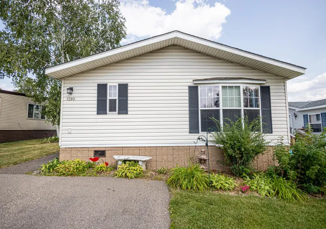 2nd image of 1390 Birchview Dr, Saint Paul, MN 55119 | MLS# 7127928