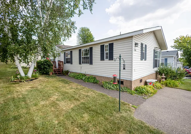 Photo 2 of Sale Pending at 1390 Birchview Dr, Saint Paul, MN 55119 | MLS# 7127928 | Listing updated on 2026-09-12