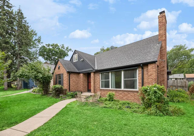 Photo 1 of Sale Pending at 2011 Vincent Ave N, Minneapolis, MN 55411 | MLS# 7127933 | Listing updated on 2026-08-25